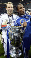 cech & drogba and champions league trophy 2012